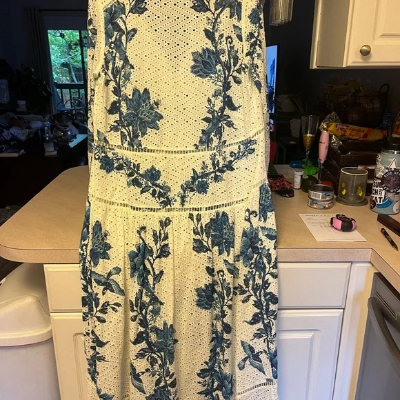 FARM RIO ARARA FLORAL EYELIT MAXI DRESS. - Picture 5 of 5